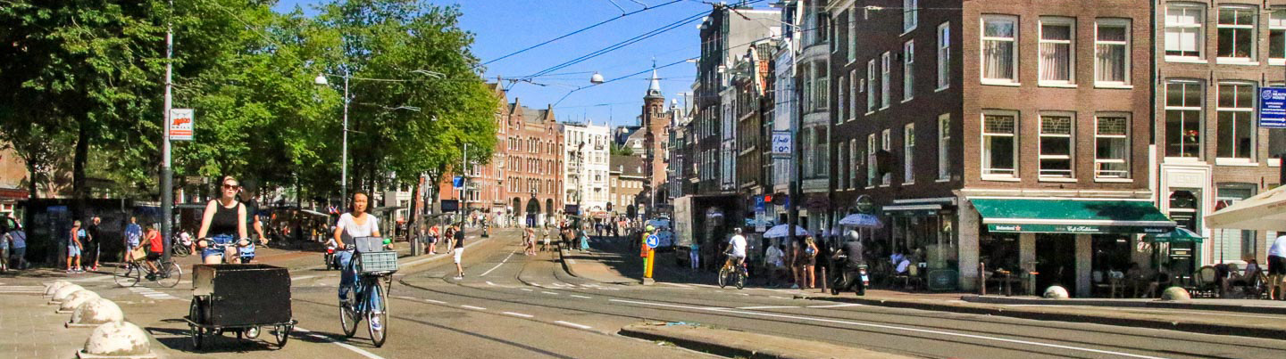 When Do Bikes Have the Right of Way in Amsterdam?
